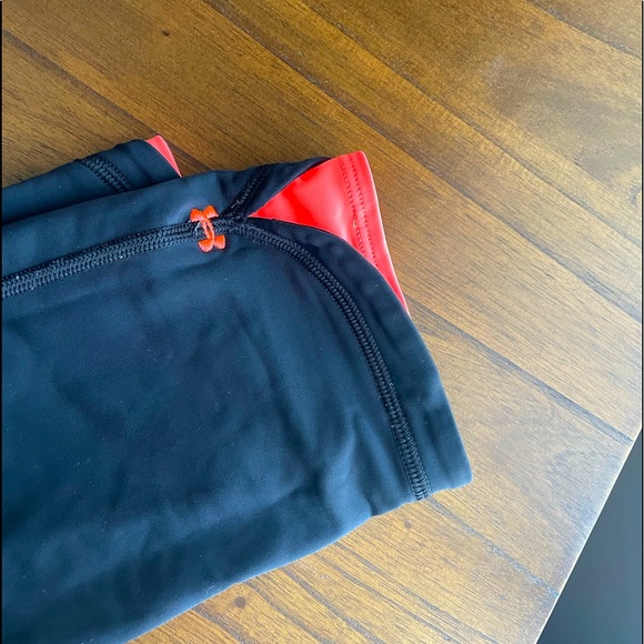 Under Armour Black and Coral Capri Leggings - Size Medium - Picture 4 of 4